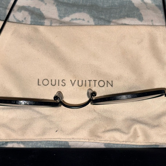 Louis Vuitton Black Round Sunglasses - Picture 8 of 15
